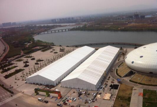 篷房搭建需要考慮哪些場地因素？